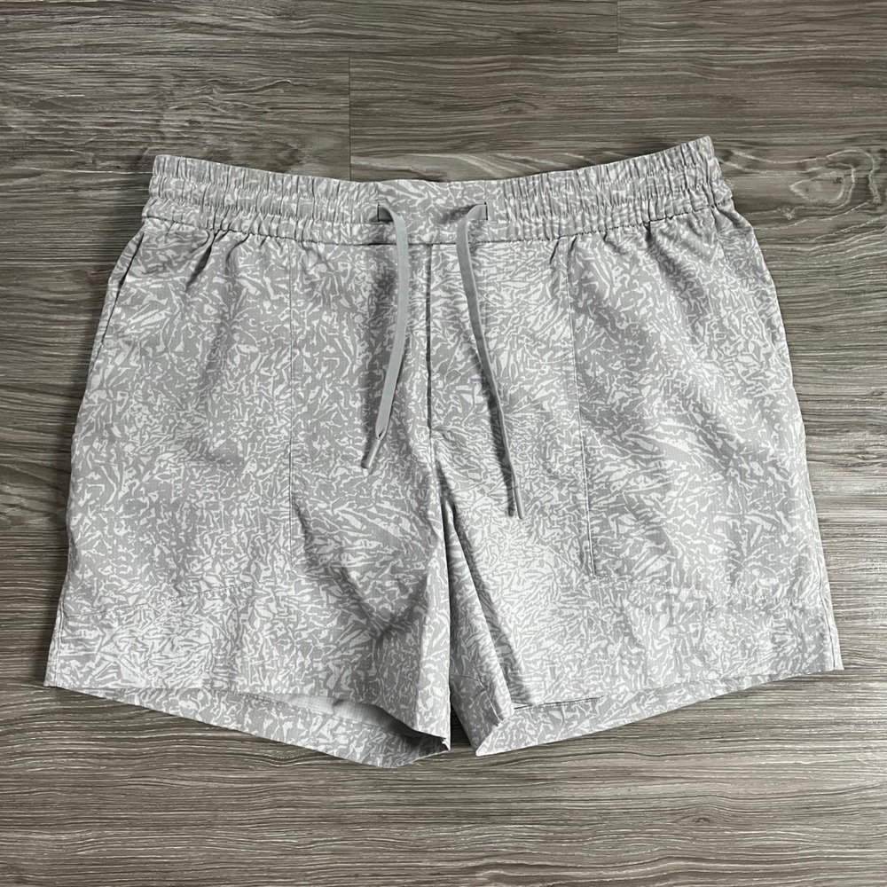 Lululemon Bowline Short 5 Ripstop Grey White Abstract Print Mens Large